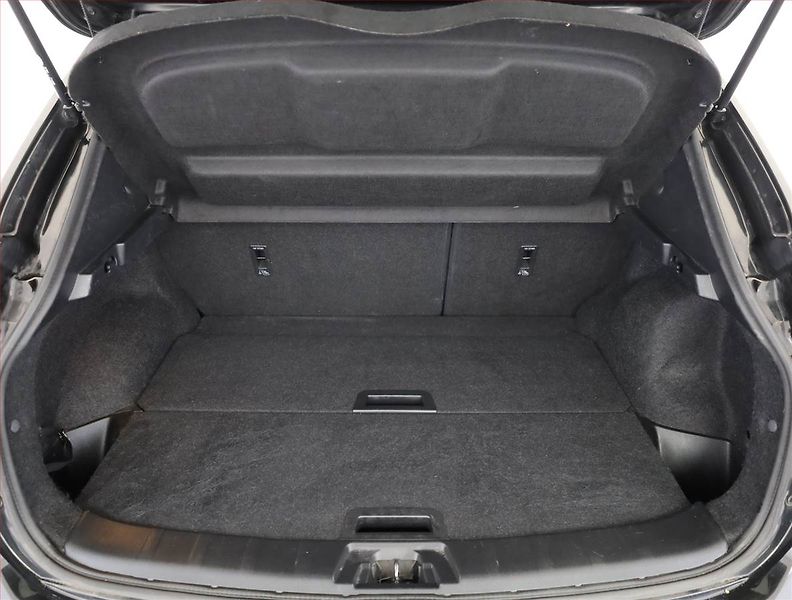Nissan Qashqai (2015) Tekna 1.6 dCi, 4X4 - fotka 18 z 19