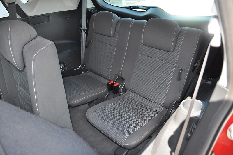 Toyota Verso 1.8 ValveMatic 108kW 7.míst - fotka 8 z 18
