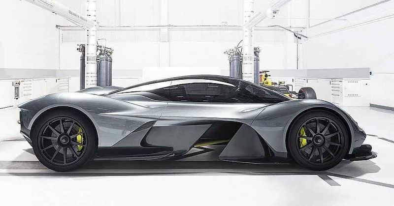 Aston Martin Valkyrie se Serenou Williams.