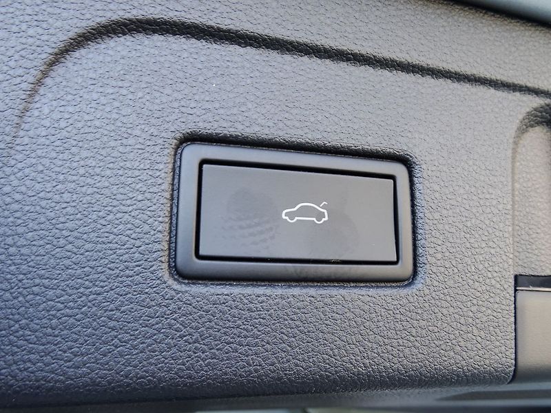 Volkswagen Touran 2.0TDI DSG 7míst Webasto TZ - fotka 32 z 40