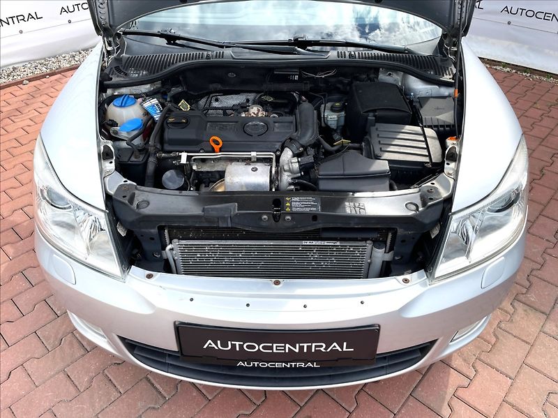 Škoda Octavia 1,4 tsi Style 90kw 1.majitel - fotka 8 z 21