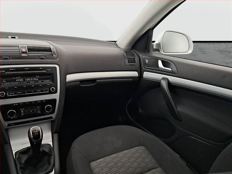 Škoda Octavia (2011) Ambition 1.6 TDI, Serv.kniha - fotka 8 z 16