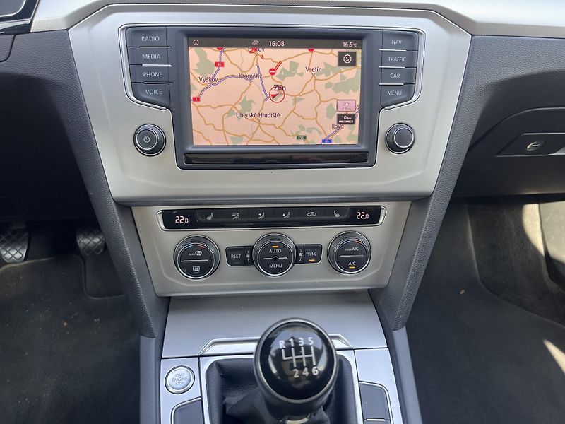 Volkswagen Passat (2017) 2,0TDi 110Kw COMF.PANO.AKCE! - fotka 16 z 20