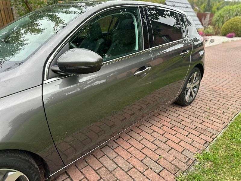 Peugeot 308 (2017) 1.2T 96kw - fotka 11 z 28
