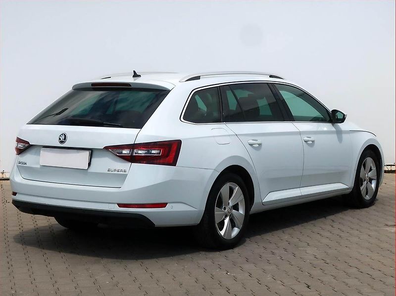 Škoda Superb (2016) Style 1.4 TSI, Automat, Navi - fotka 5 z 20