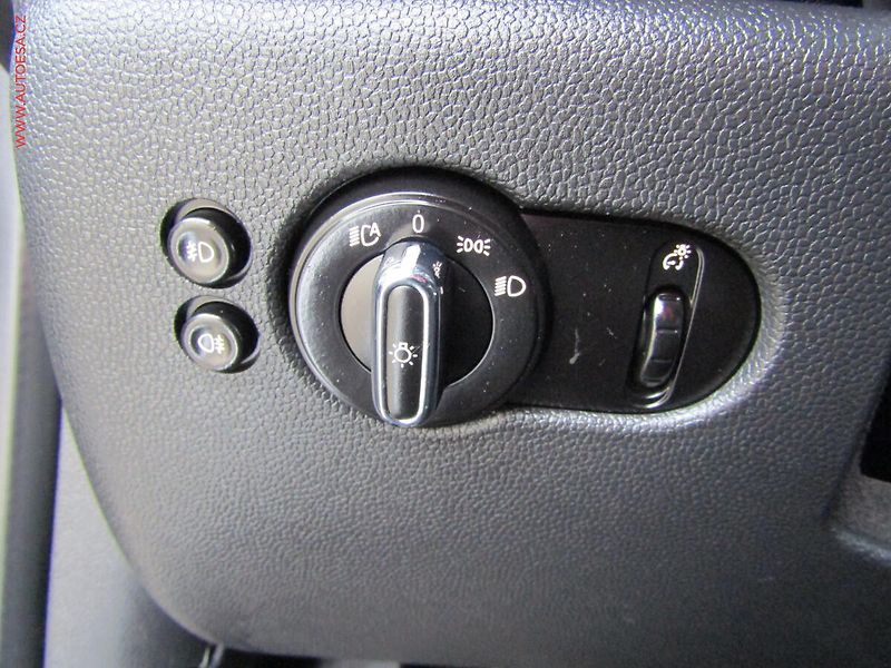 Mini Cooper (2017) 1.5i, LED, výhřev sed. - fotka 15 z 17
