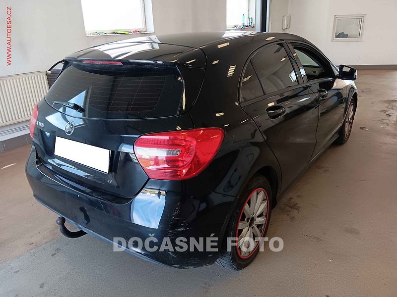 Mercedes-Benz Třídy A (2016) 1.6i - fotka 2 z 3