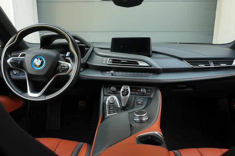 BMW i8 Coupe, Facelift, Lasery - fotka 10 z 28