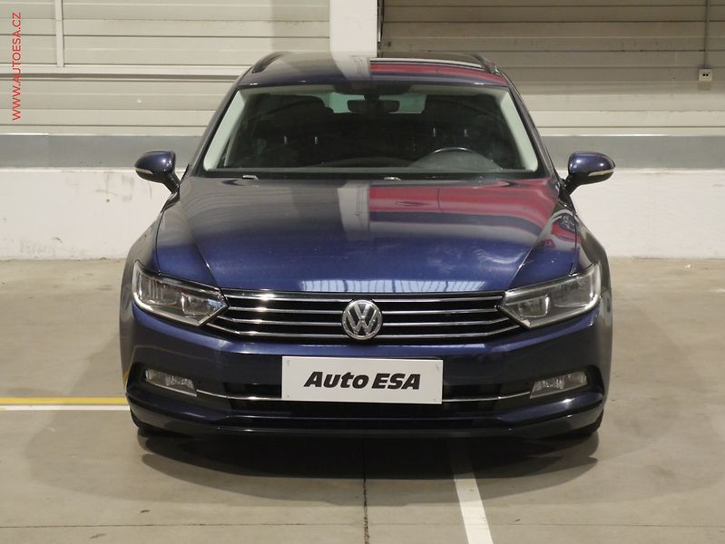 Volkswagen Passat (2015) 2.0TDi, Comfortline - fotka 2 z 17