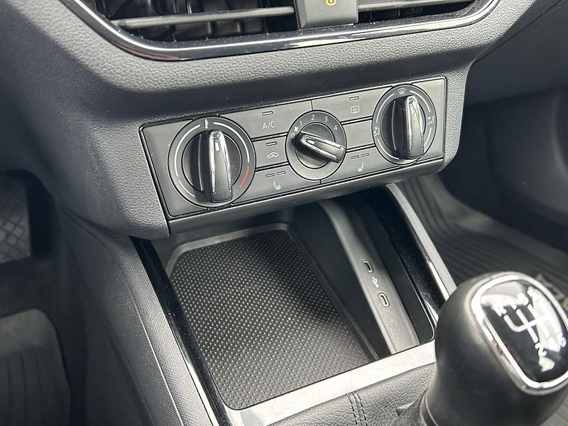 Škoda Scala Ambition 6MP 1,0TSI - fotka 17 z 23
