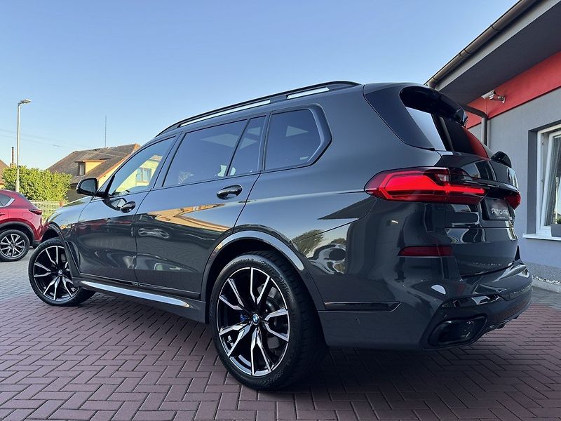 BMW X7 (2021) xDrive 40d M-Paket Pano - fotka 3 z 49