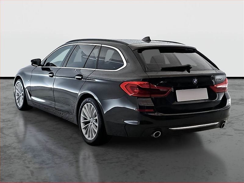 BMW Řada 5 (2019) Luxury Line 520d xDrive - fotka 4 z 18