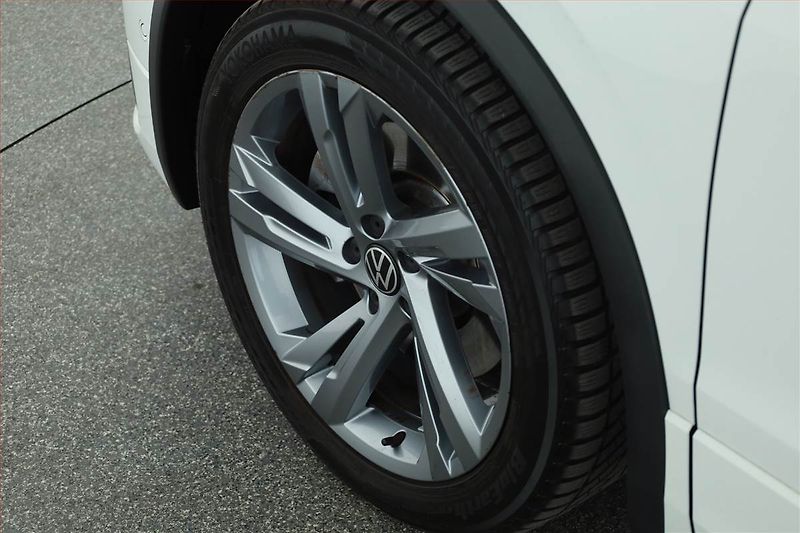 Volkswagen Tiguan (2022) R-Line 1.4 TSI eHybrid - fotka 18 z 20