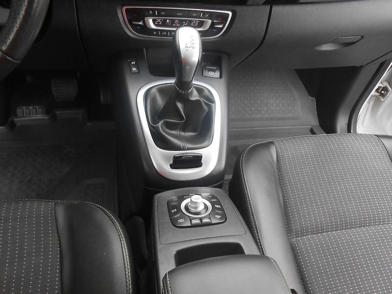 Renault Grand Scénic 2.0DCi, KAMERA,BOSSE - fotka 33 z 41