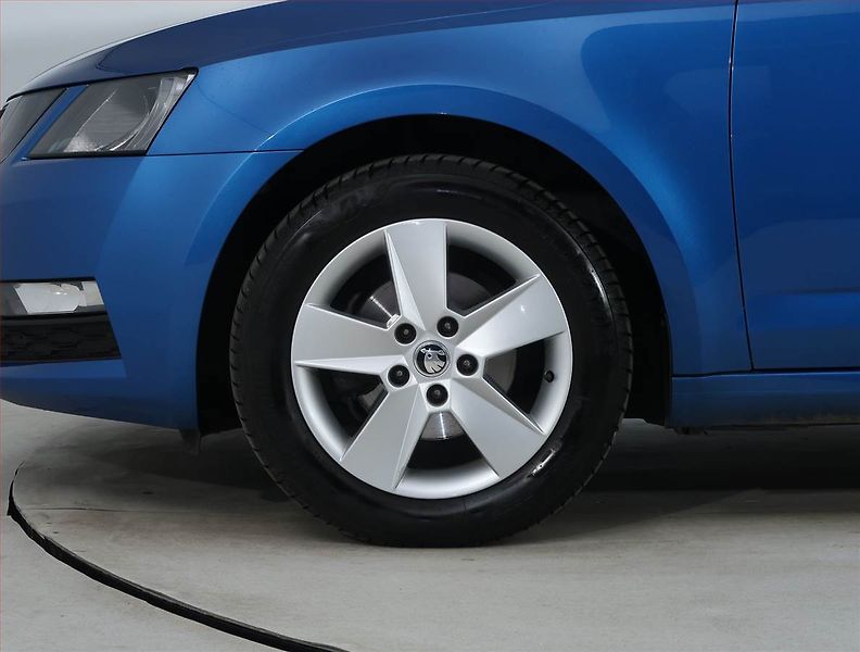 Škoda Octavia (2017) 1.6 TDI, Tempomat - fotka 14 z 17