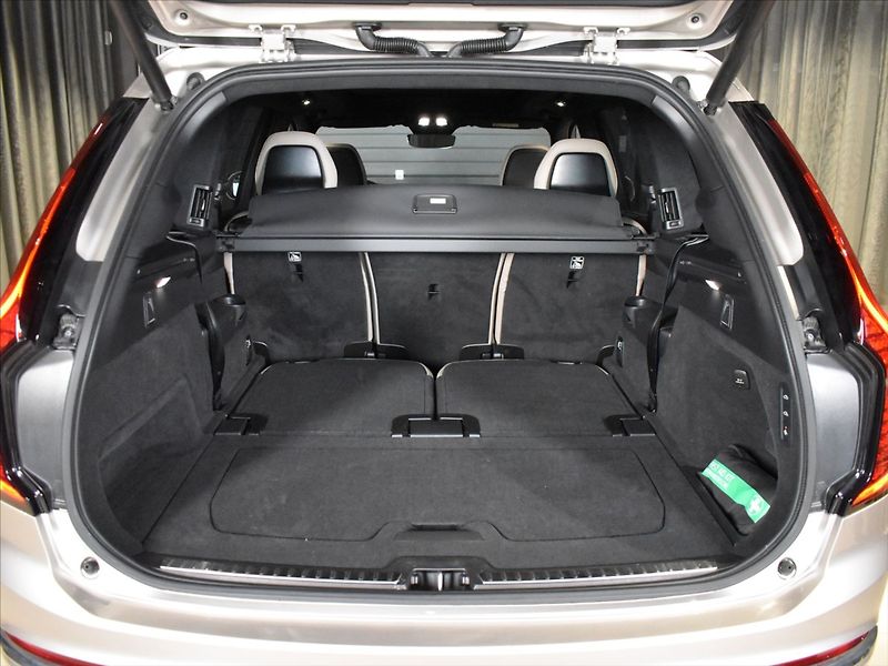 Volvo XC90 2,0 B5 AWD ULTRA Vzduch,Tažné - fotka 10 z 26