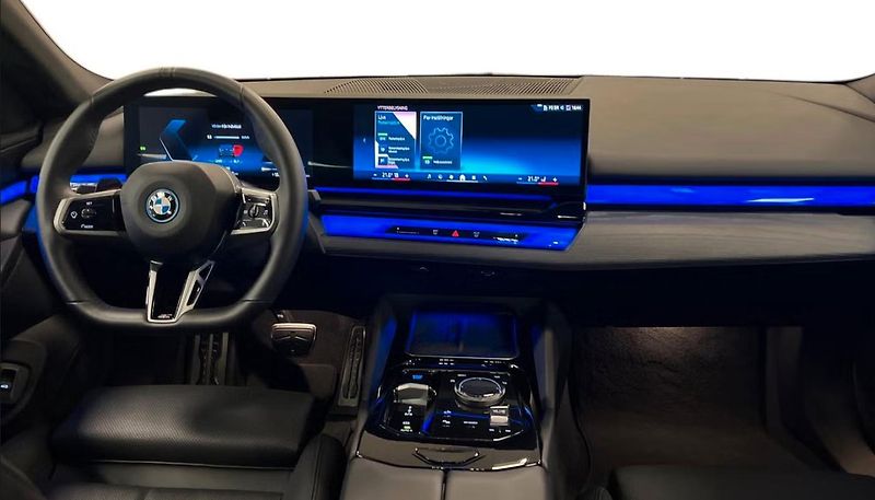 BMW i5 xDrive40 M-Sport Kam Ambient - fotka 8 z 18