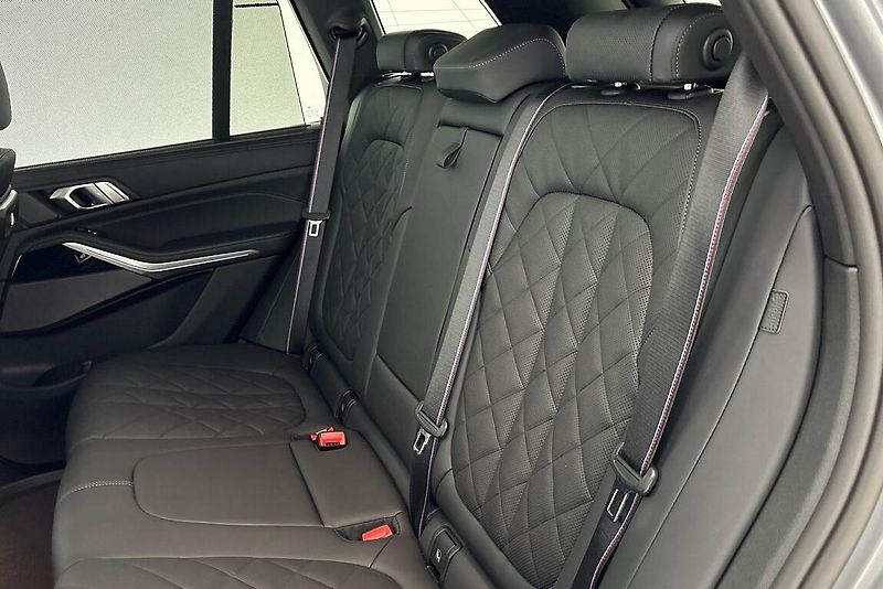 BMW X5 xDrive40i - fotka 9 z 29