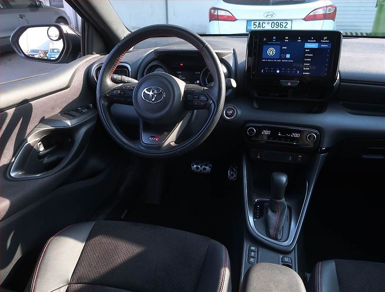 Toyota Yaris (2023) 1.5 VVT-i Hybrid - fotka 7 z 16