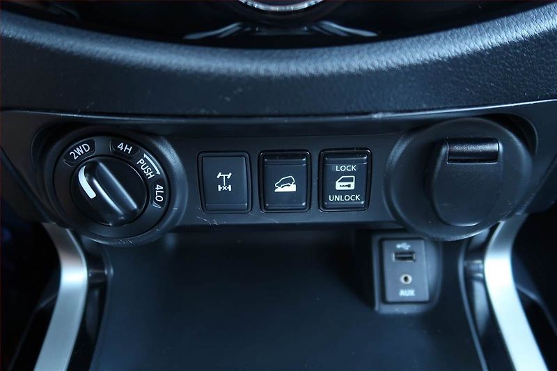 Nissan Navara (2019) 2.3 dCi, Navigace, Xenony - fotka 20 z 27