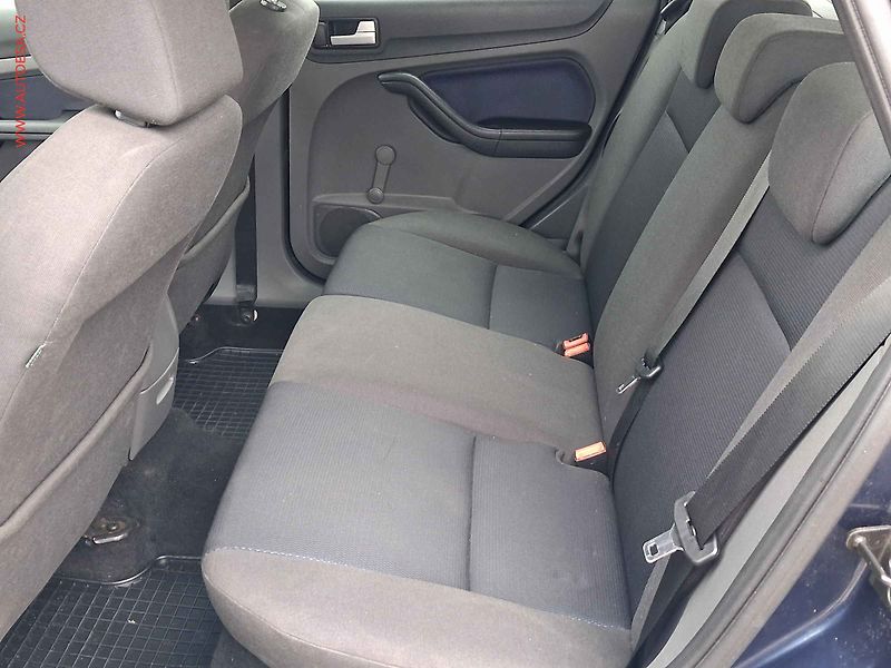 Ford Focus (2006) 1.6 TDCI, AC - fotka 10 z 16