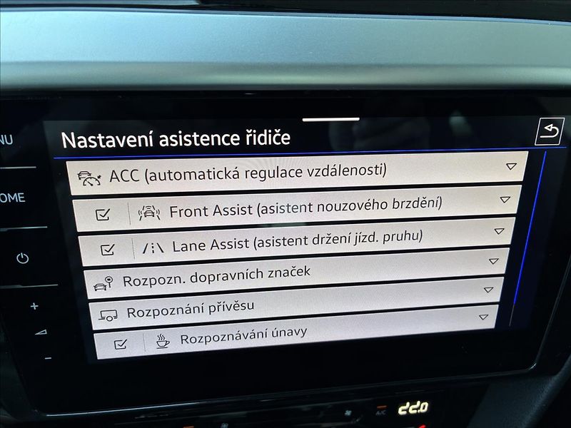 Volkswagen Arteon 2,0 WEBASTO,TAŽNÉ,PANORAMA - fotka 26 z 40