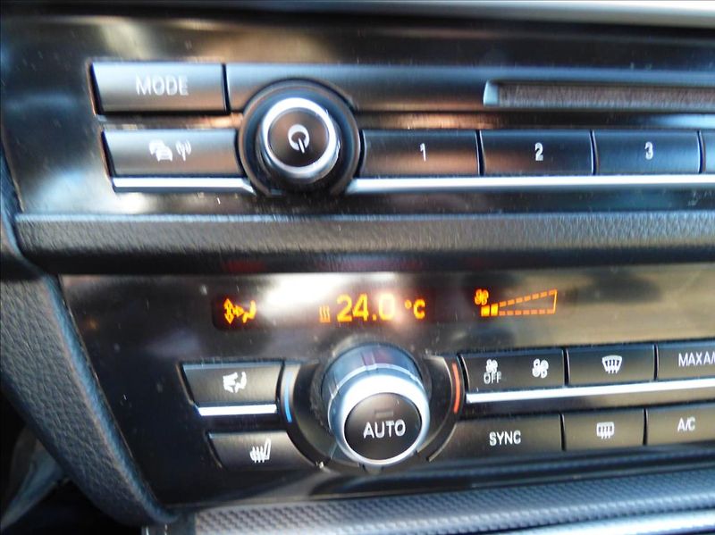 BMW Řada 5 2,0 525xd  M-Paket - fotka 21 z 42