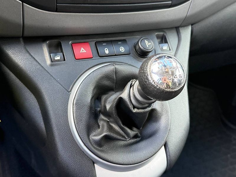 Peugeot Partner (2017) 1.6 HDI 88 kW Allure - fotka 16 z 22