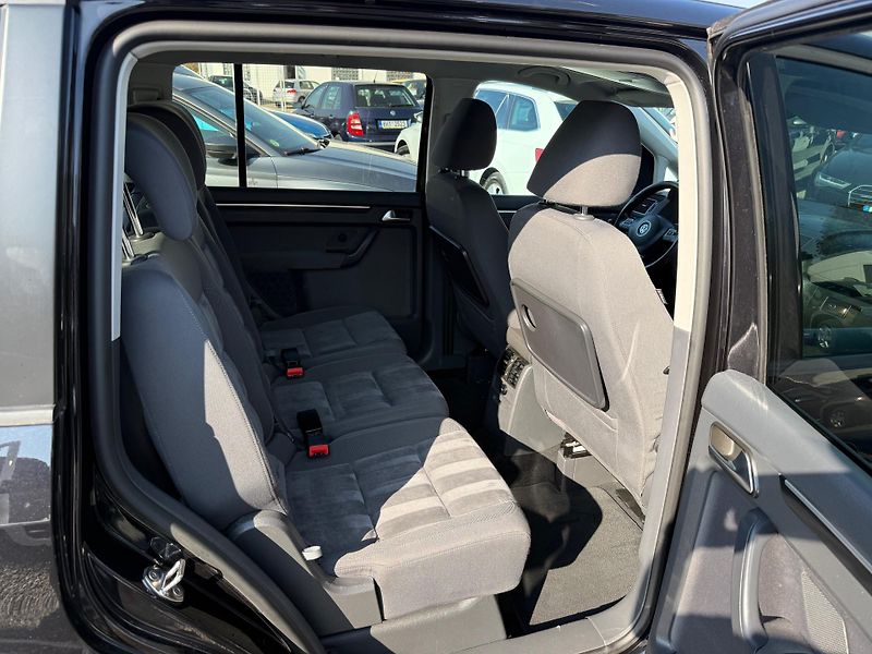 Volkswagen Touran 1.4 TSI HIGHLINE - fotka 11 z 13
