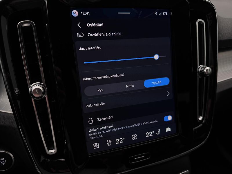 Volvo XC40 B3 DARK PLUS CZ REZERVACE - fotka 38 z 48