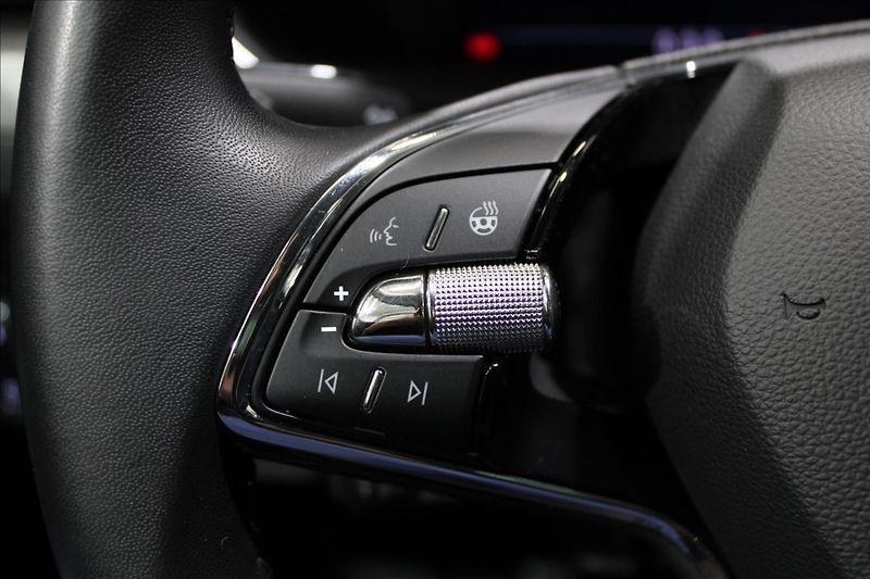 Škoda Superb 2,0 TDI Style REZERVOVÁNO - fotka 21 z 39
