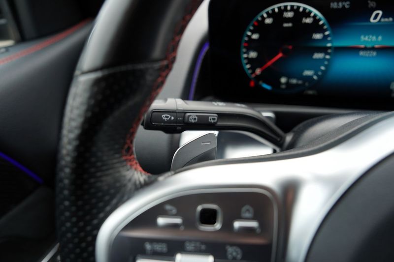 Mercedes-Benz GLB 200d 4Matic/AMG/AT/150 PS/Led - fotka 49 z 50