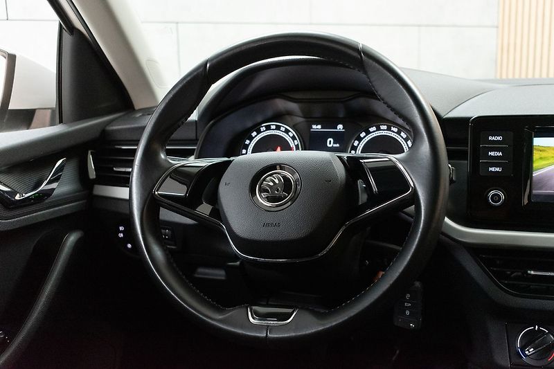 Škoda Scala 1.6 TDI DRIVE 125 YEARS*ČR 1.M - fotka 16 z 36