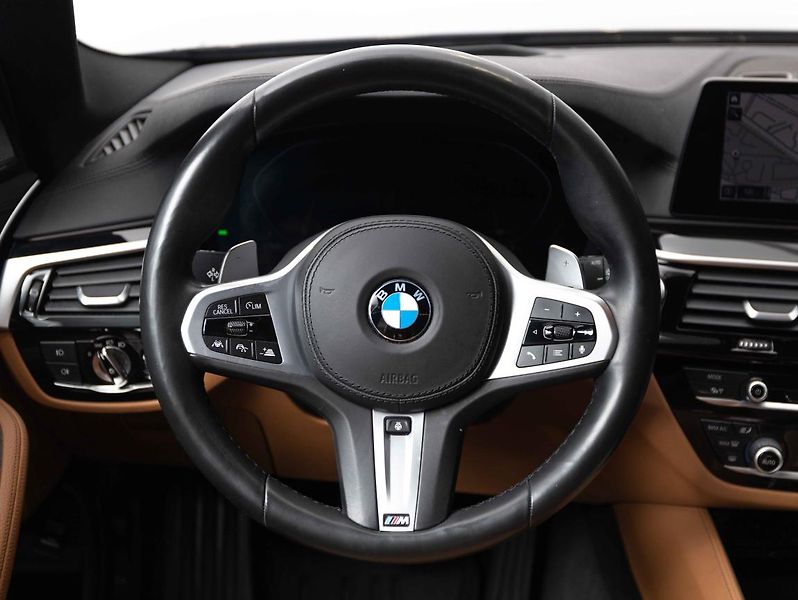 BMW Řada 5 540d xDrive Touring - fotka 12 z 21