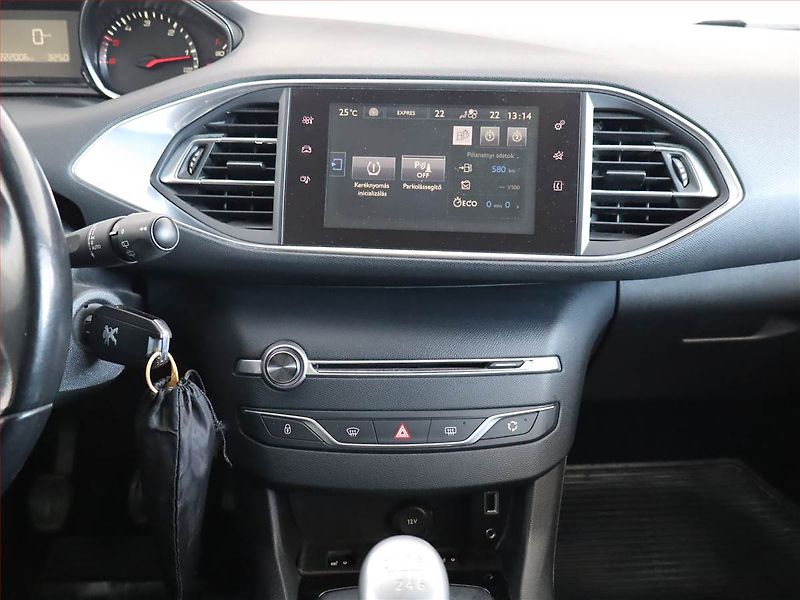 Peugeot 308 (2016) 1.6 BlueHDi, Serv.kniha - fotka 12 z 17
