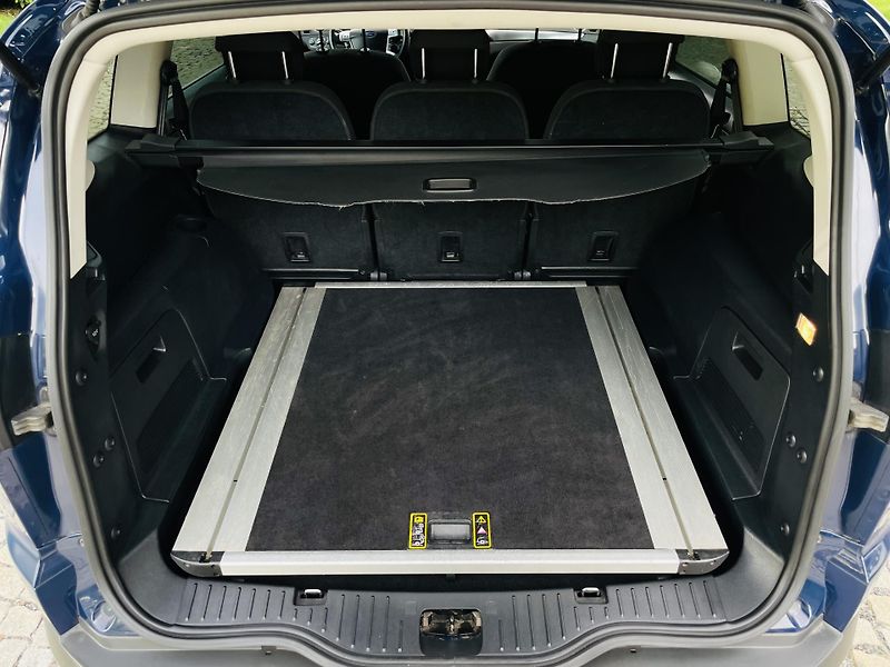 Ford S-MAX 2.0TDCi MANUÁL SENZORY VÝHŘEV - fotka 20 z 44