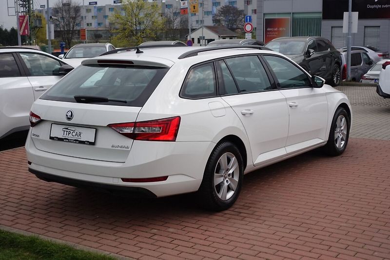 Škoda Superb 1.4 TSI 110kW Active Combi DSG - fotka 4 z 26