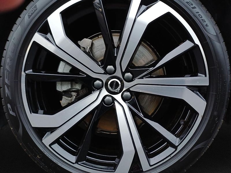 Volvo XC60 B5 AWD Plus Dark VZDUCH TAŽNÉ - fotka 7 z 15
