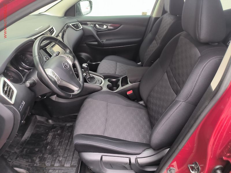 Nissan Qashqai (2015) 1.6 DiG-T, ČR, Acenta, navi - fotka 9 z 19