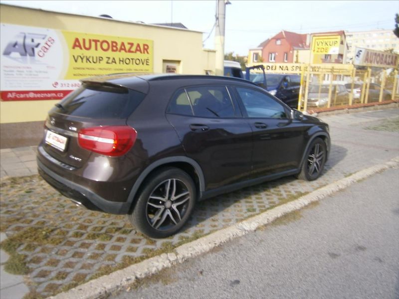 Mercedes-Benz GLA 2,2 CDI 4 MATIC - fotka 6 z 15