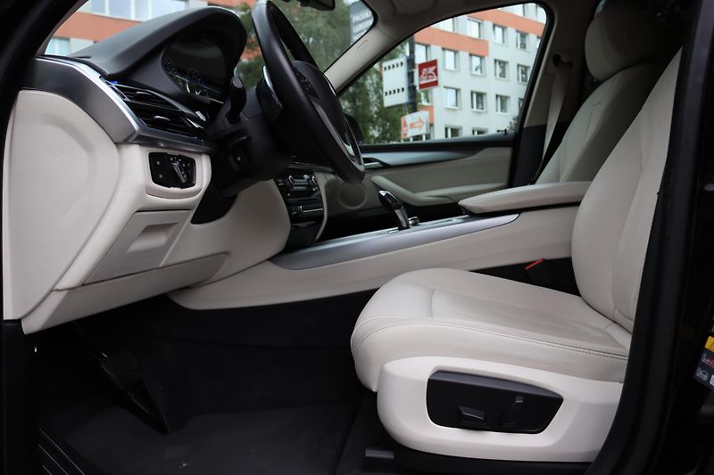 BMW X5 XDRIVE 40e F15 230kW DPH - fotka 18 z 48