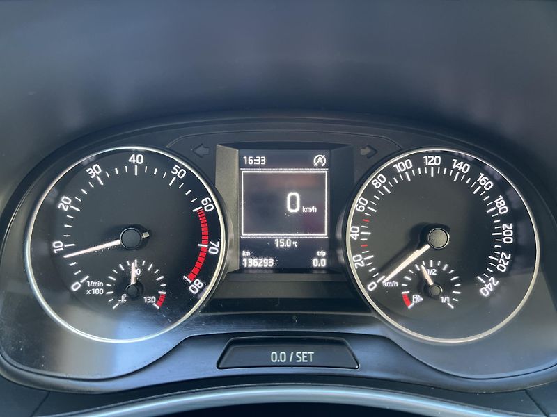 Škoda Fabia 1.2TSi 81kw KLIMA TEMPOMAT ALU - fotka 16 z 40