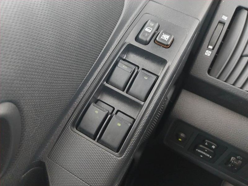 Toyota Corolla Verso (2007) 2.2 D-4D, 7 míst, nová STK - fotka 18 z 19