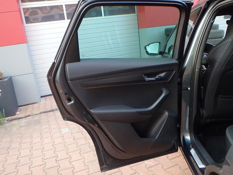 Škoda Karoq (2019) Sport Line 2.0 TDI 4x4,Panoram - fotka 22 z 28