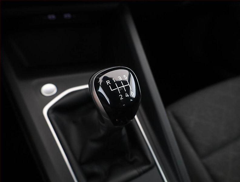 Volkswagen Golf (2021) 1.5 eTSI, Serv.kniha, Tempomat - fotka 11 z 17