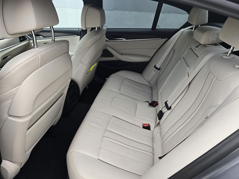 BMW Řada 5  520d xDrive (140 kW) 4x4 AUT - fotka 7 z 8