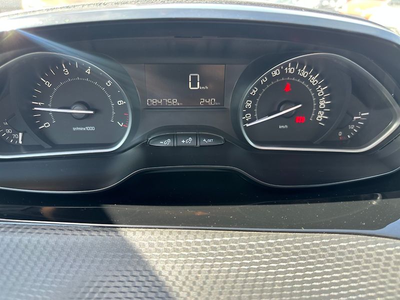 Peugeot 208 (2017) Style - fotka 16 z 22