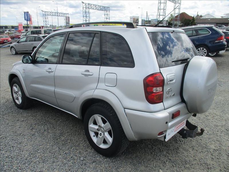 Toyota RAV4 2,0 D4D, klima,4x4,servis,tažn - fotka 7 z 34