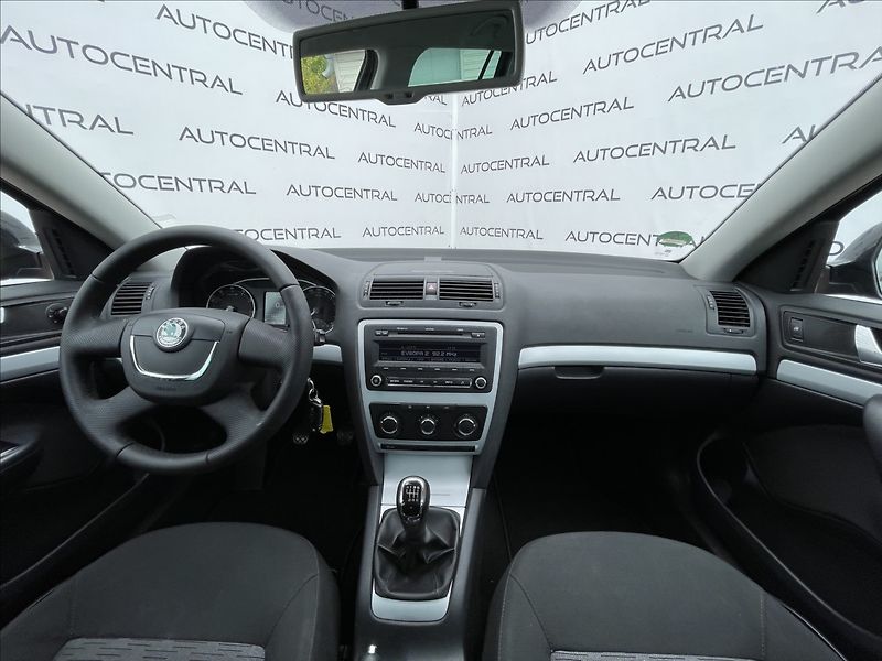 Škoda Octavia 1,2 TSi,77kW,STK 9/28,serv.kn. - fotka 15 z 20