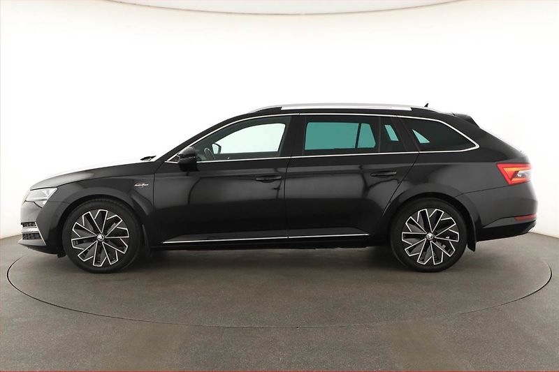 Škoda Superb (2022) Laurin&Klement iV 1.4 TSI PHEV - fotka 3 z 23